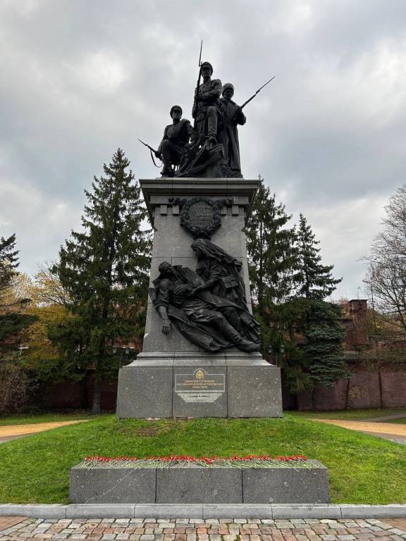 В 105 годовщину окончания Первой мировой войны, по инициативе Правительства Калининградской области и РВИО, в регионе были возложены цветы к памятникам и захоронениям русских воинов павших на полях Первой мировой.