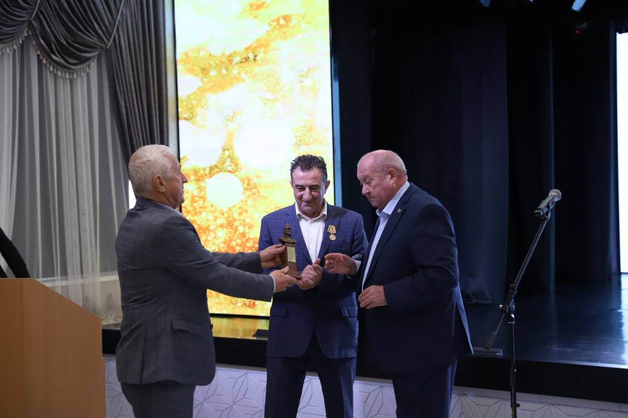 В институте культуры отметили юбилей председателя КРО РВИО Сергея Семеновича Зенгина