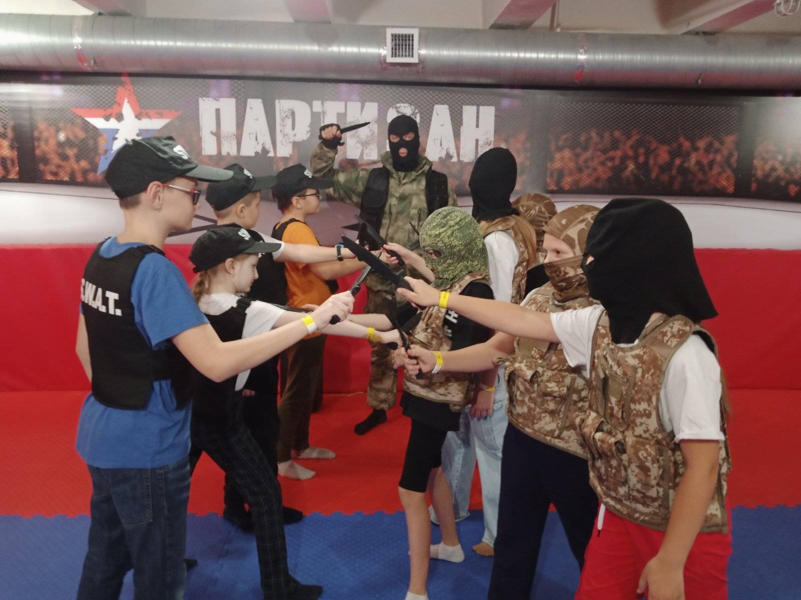 На базе Патриотического центра "Партизан" проведен урок-мужества в День воинской славы России.