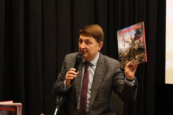 В Белгородском музее-диораме "Курская битва. Белгородское направление" прошла встреча с членом Курского отделения РВИО Валерием Замулиным