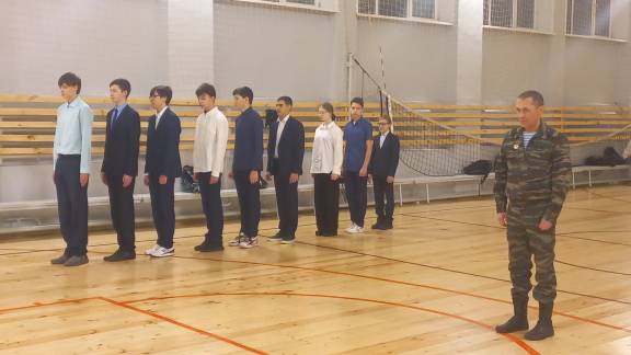 Член РО РВИО Алексей Машинистов провел торжественное открытие учебной недели в МБОУ Гимназия №33.