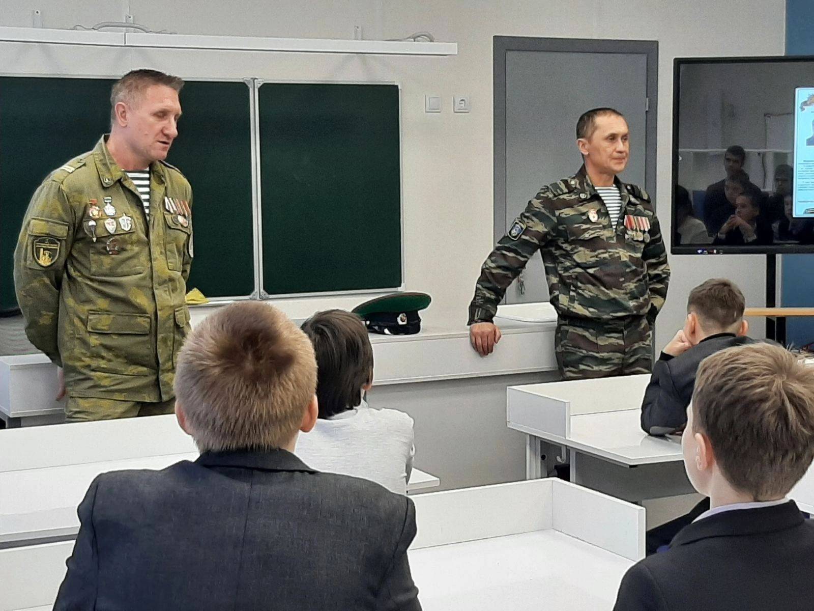 Член РО РВИО провел "урок мужества" в ОГКОУ школе-интернат №16.