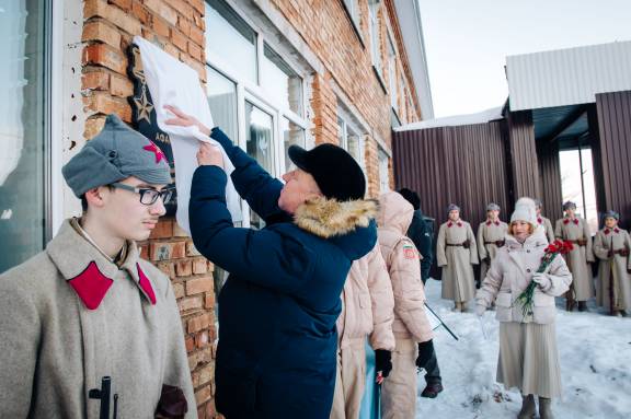 Мемориальная доска Герою Советского Союза Казакову открыта Сармановском районе Татарстана