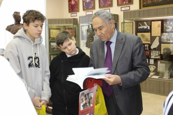 Экскурсия для школьников из Новоайдарского района ЛНР