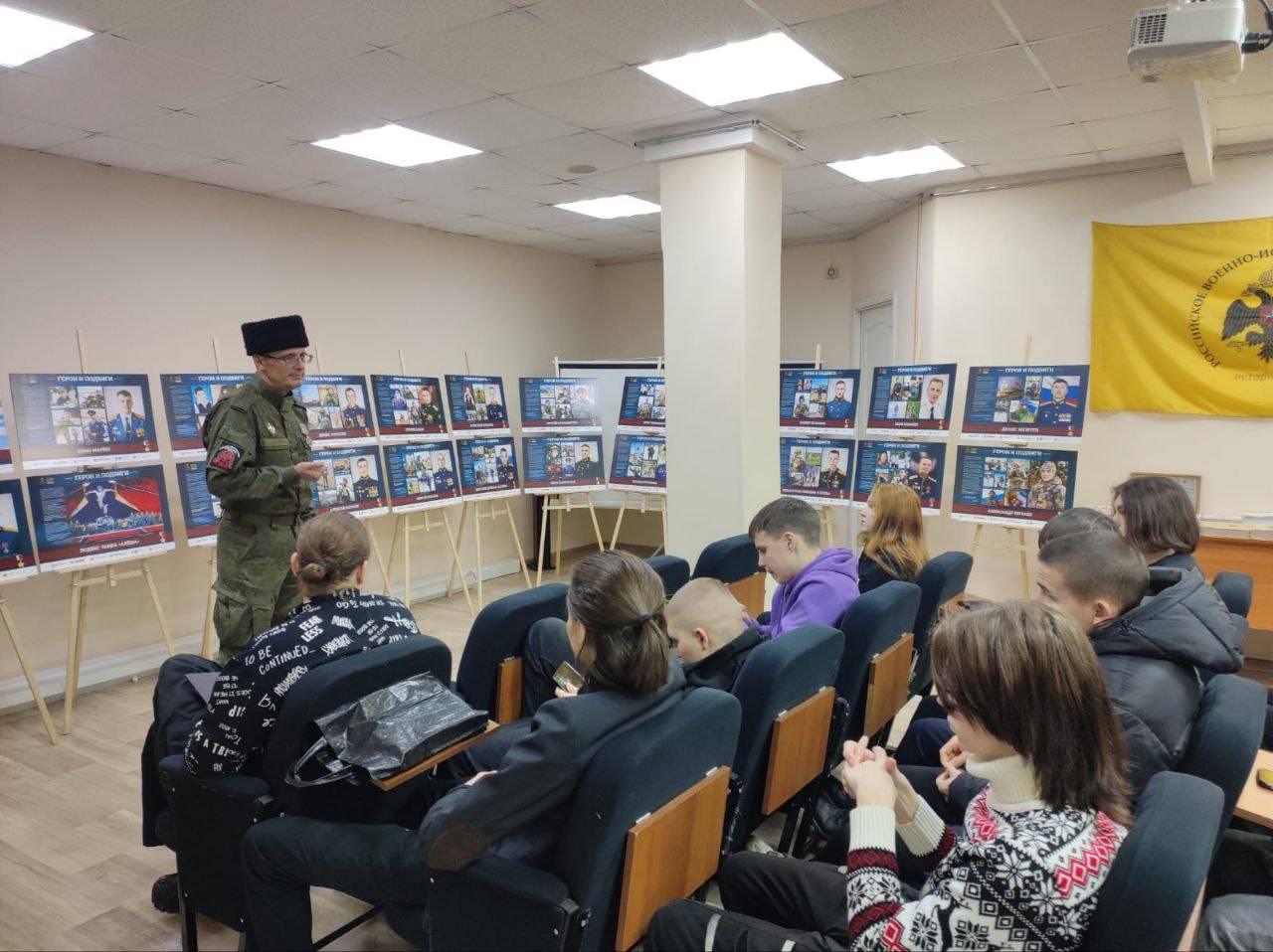 Открытие выставки  "Защитники из века в век"