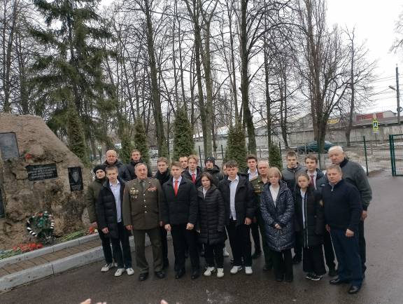 Сегодня, в 35-ю годовщину вывода советских войск из Афганистана, в школе № 15 Курска состоялся мемориальный час, посвящённый подвигу героев-интернационалистов в ходе афганской войны