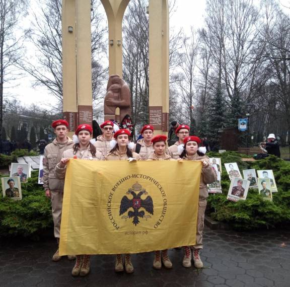 Члены регионального отделения Российского военно-исторического общества приняли участие в церемонии, посвященной 35-й годовщине вывода советских войск из Афганистана.