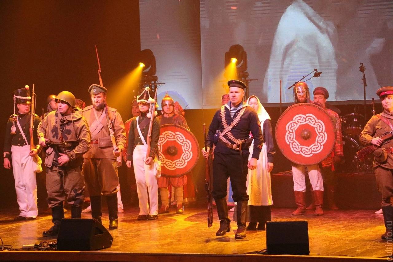 Реконструкторы украсили областное торжественное собрание