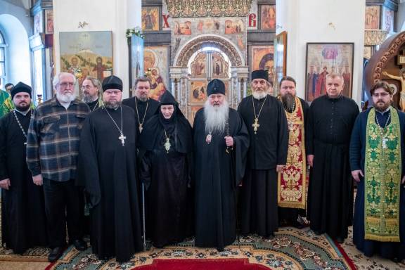 Виктор Ливцов принял участие в торжественном богослужении в Троицком Оптином монастыре Болхова у обретенных мощей преподобного Макария Алтайского (Глухарева)