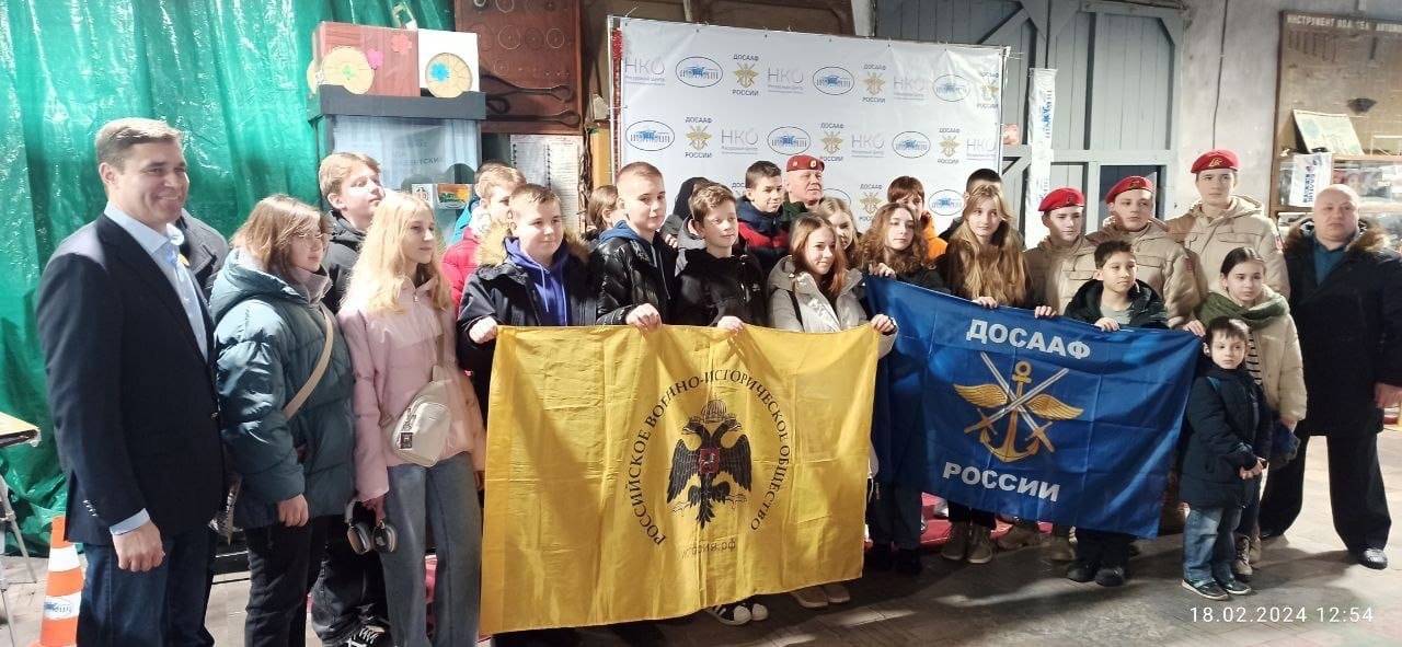 В Калининграде при поддержке регионального отделения Российского военно-исторического бщества состоялась презентация первой части инсталяции "Машины в погонах" , посвящённая 35 -й годовщине вывода советских войск из Афганистана.