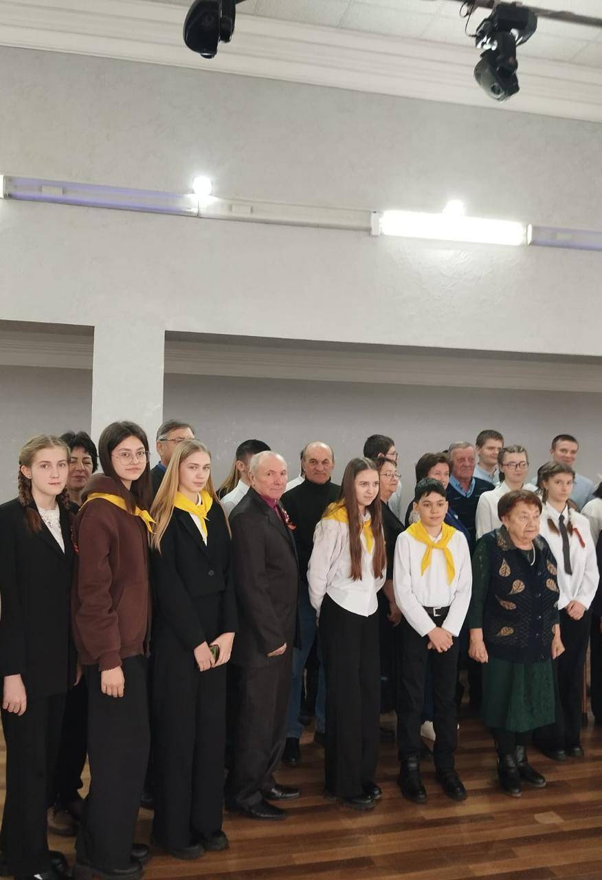 В память о земляке: мероприятие с участием членов клуба «Юный патриот» РО РВИО СК в Арзгирском муниципальном округе
