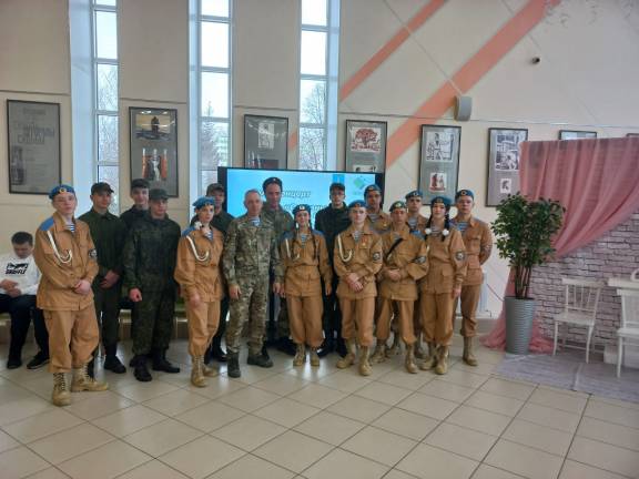 Итоги конкурса "Отчизны верные сыны" в Железнодорожном районе г. Ульяновска с участием реконструкторов, интерактивной выставкой и военно-исторической викториной.