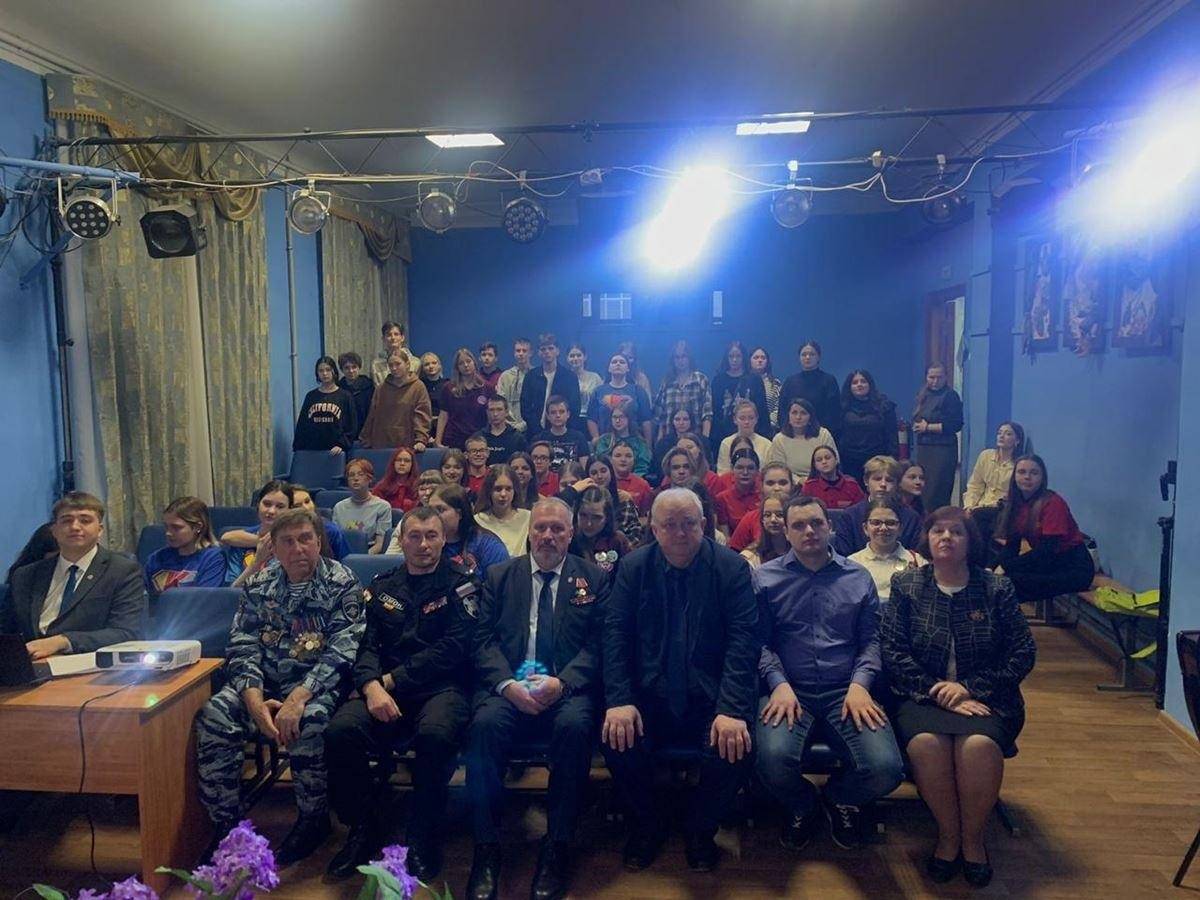 20 марта в Театральном зале Дворца пионеров и школьников  состоялся Вечер памяти, посвящённый дню рождения сержанта милиции, бойца курского ОМОНа, Героя России Андрея Александровича Хмелевского