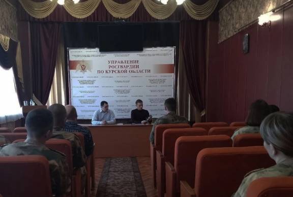 Члены РО РВИО, студенты ЮЗГУ Сергей Душкин и Павел Потапенко выступили перед офицерами Управления Росгвардии по Курской области