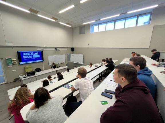 РО РВИО и РО общества "ЗНАНИЕ" в Калининградской области продолжили цикл кино-лекций, посвящённых 10-й годовщине присоединения Крыма к России.