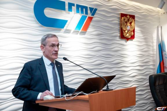 На Учёном совете СГТУ имени Гагарина Ю.А. член регионального отделения РВИО наградил студентов ВУЦ за высокий результат в рамках «Теста по истории отечества»