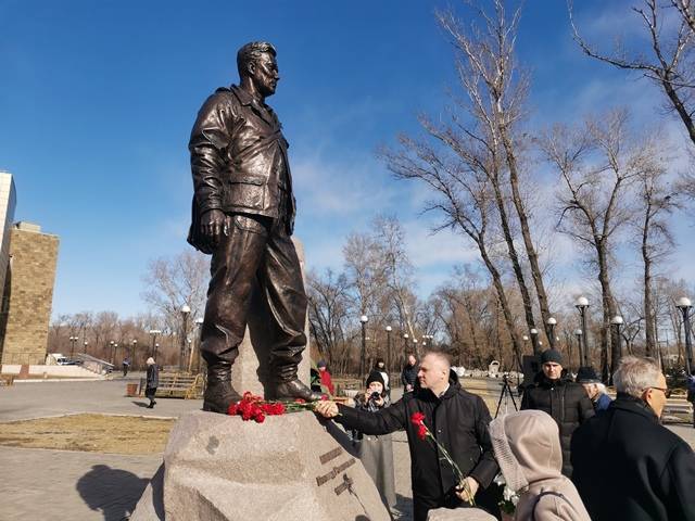 В Хакасии увековечили память ученого-археолога Леонида Кызласова
