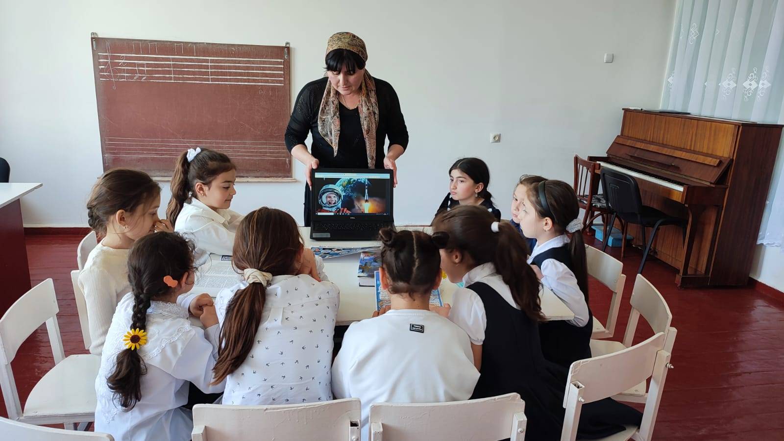 12.04.2024 г. в Яникоевском сельском филиале МКУК «Чегемская ЦБС»  прошел калейдоскоп интересных открытий «Безграничная вселенная».