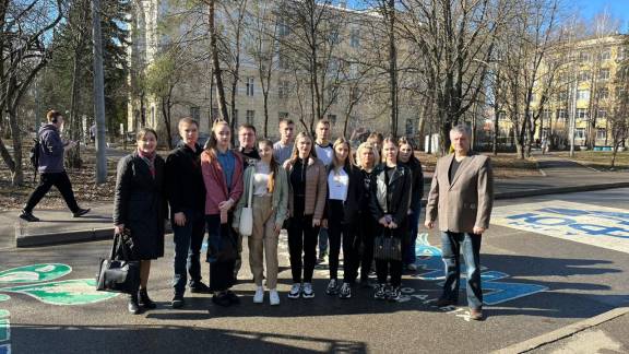 10 апреля 2024 года член Совета РВИО в Нижегородской области Лешков Николай Иванович организовал экскурсию на выставку СВО для студентов университета им. С.Ю. Витте.