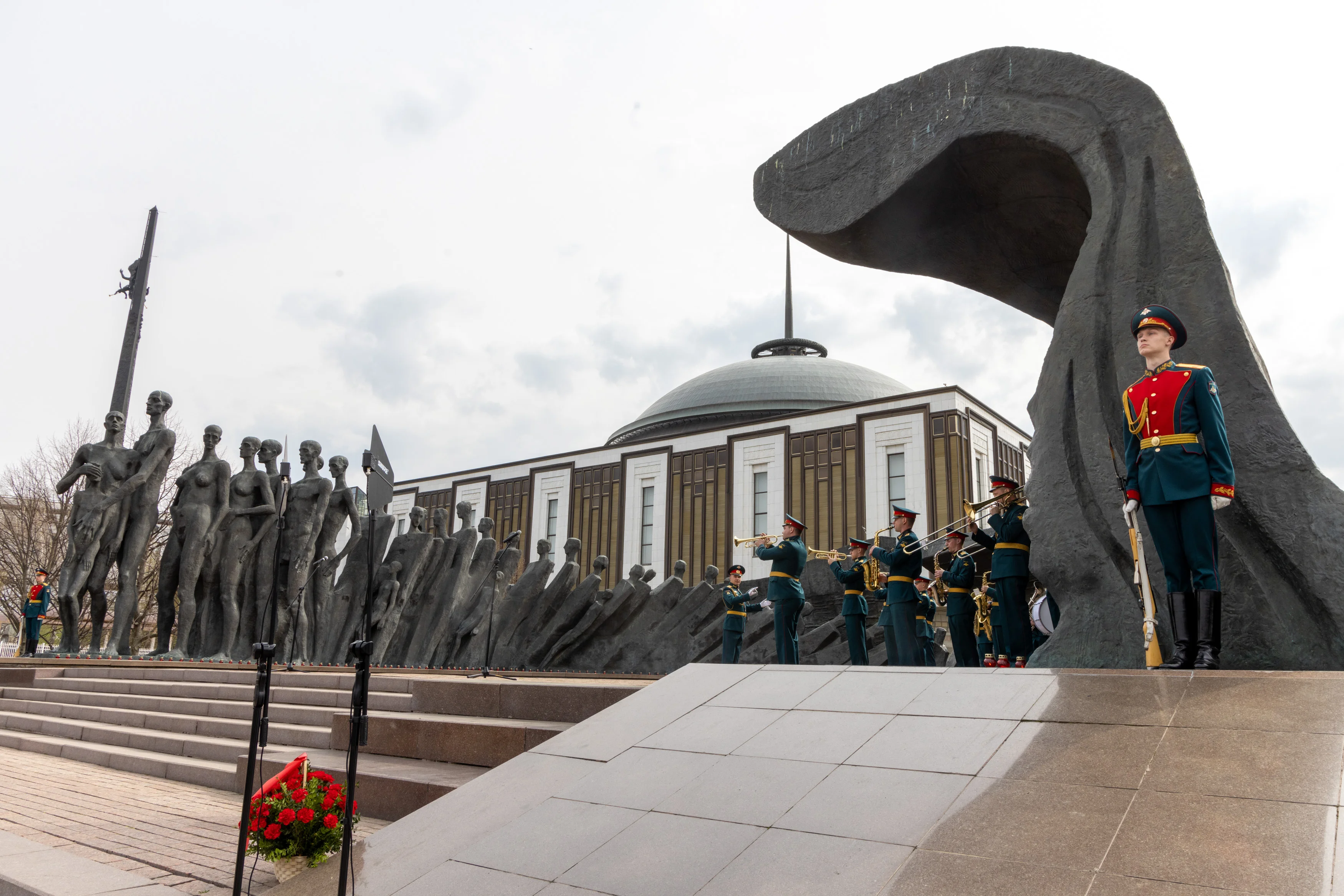 В память об узниках фашистских концлагерей