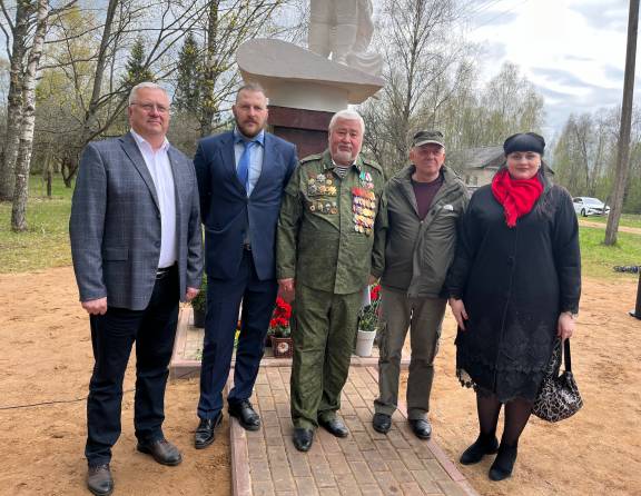 Торжественное открытие памятника отважному летчику Александру Петровичу Мамкину