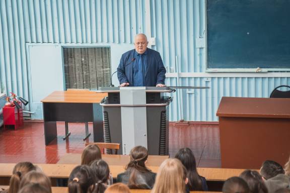 Сегодня в ЮЗГУ в рамках Всероссийского Дня единых действий в память о геноциде советского народа нацистами и их пособниками в годы Великой Отечественной войны прошел единый урок «Без срока давности»