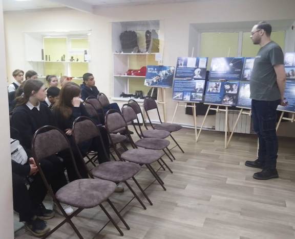 Показ историко-документального фильма для школьников