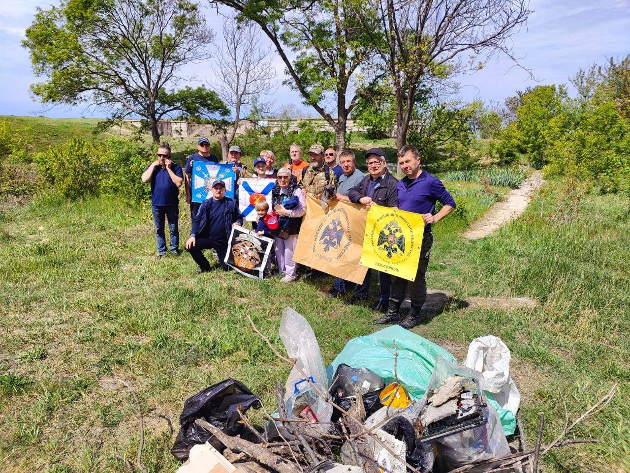 На легендарной батарее по инициативе РВИО прошел субботник