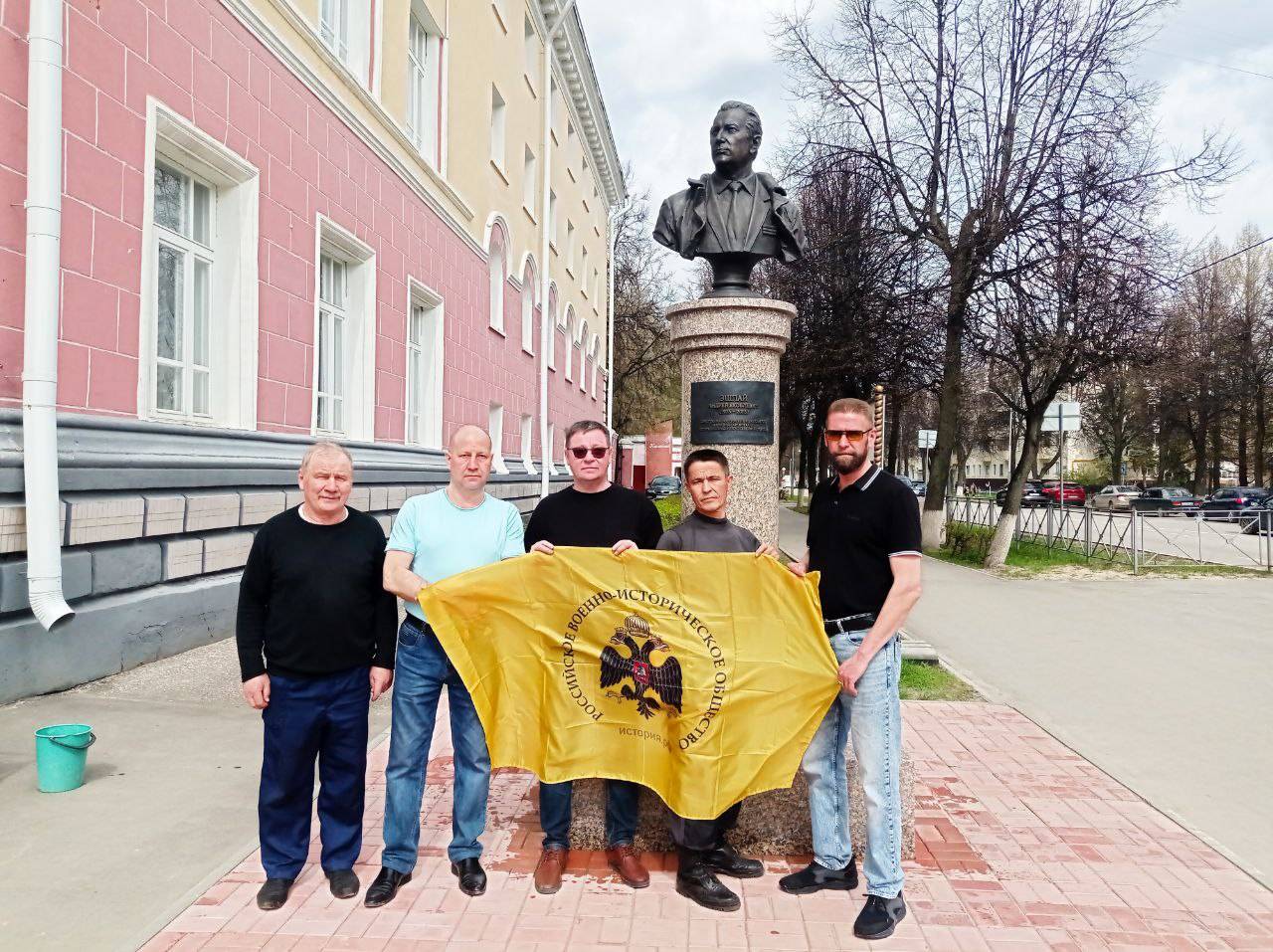 Субботник в рамках Всероссийской акции "Место памяти" в Йошкар-Оле