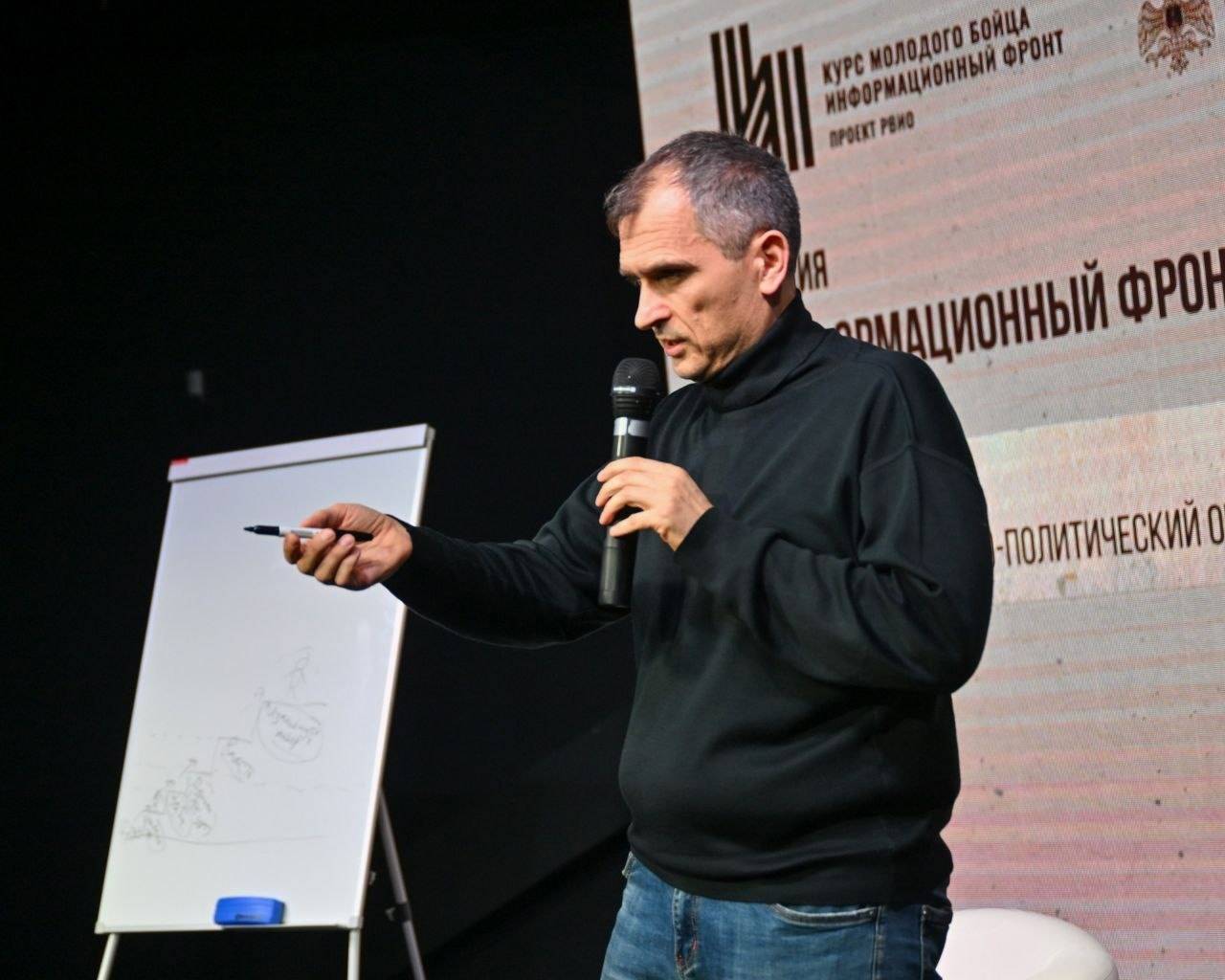 Юрий Подоляка пообщался с участниками форума «Курс молодого бойца. Информационный фронт».