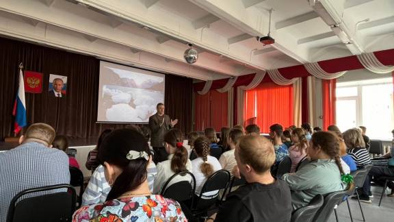 17 апреля 2024 года член Совета РВИО в Нижегородской области Лешков Николай Иванович провел встречу с учащимися ГКОУ «Школа № 39», на которой поделился знаниями об истории улицы Ильинской.