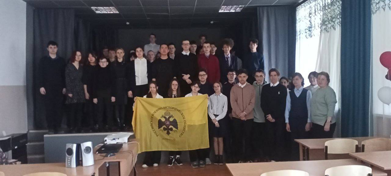 В ШКОЛЕ №5 Г. ЧИТЫ ПРОШЕЛ УРОК МУЖЕСТВА "МЫ ПОМНИМ ГОРОД ОСАЖДЕННЫЙ"