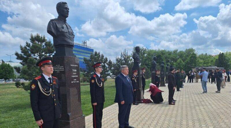 В Грозном на «Аллее Героев» увековечены новые имена