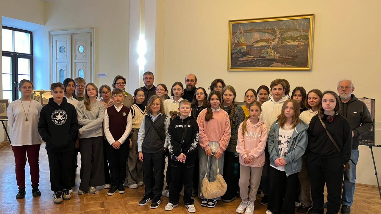07 мая 2024 года член Совета РВИО в Нижегородской области Лешков Николай Иванович в преддверии Праздника Великой Победы торжественно открыл выставку художественных работ
