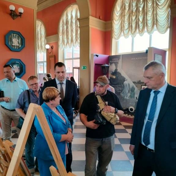 В Туле  состоялось торжественное открытие фотовыставки «За ленточкой». СВО в фотографиях Константина Михальчевского»