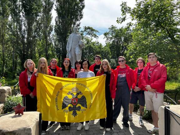 Субботник по благоустройству Братской могилы в Краснодаре