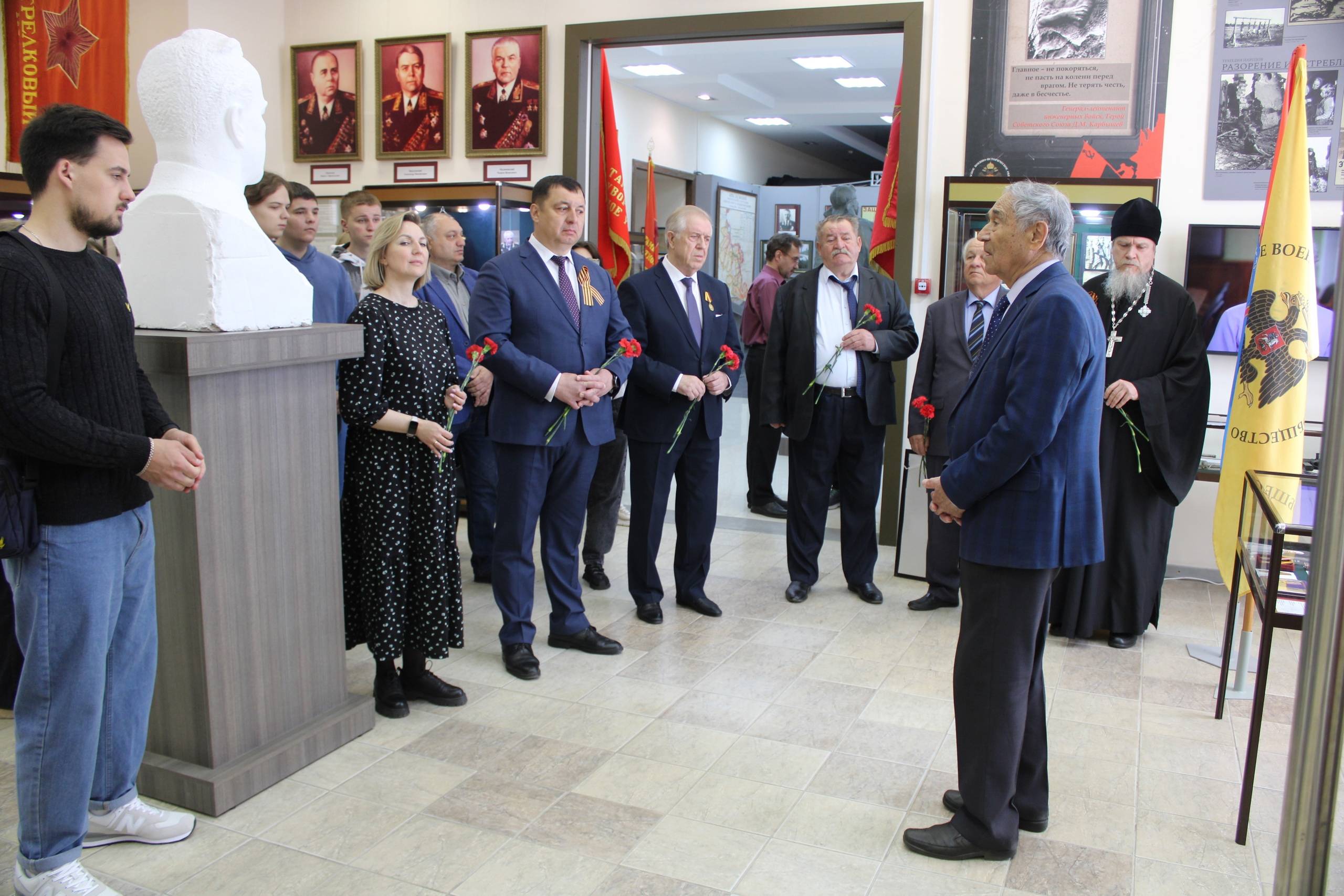 «Равнение на подвиг: помним, гордимся, славим»