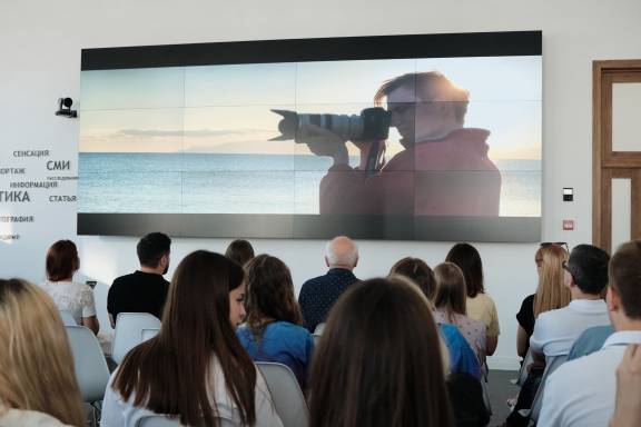 Открытие выставки работ военных корреспондентов и просмотр документального фильма «Чистая победа. Битва за Крым».