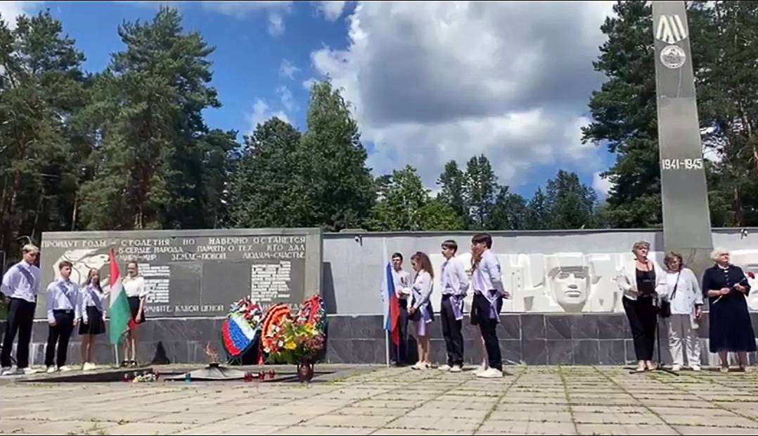 На МК «Кремёнки» состоялся митинг, посвященный Дню памяти и скорби.