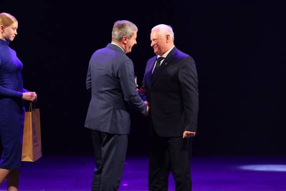 Сергею Ковалеву вручили награду "За заслуги перед Архангельском"