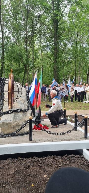 Установлен памятник морякам в Заинске