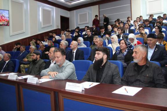 Заместитель руководителя ЧРО ООГО РВИО выступил с докладом на научно-практической конференции "80-летие Битвы за Кавказ"