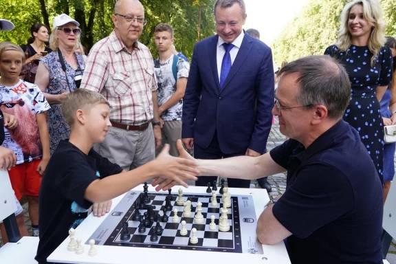 В Калининграде открылась шахматная аллея РВИО.