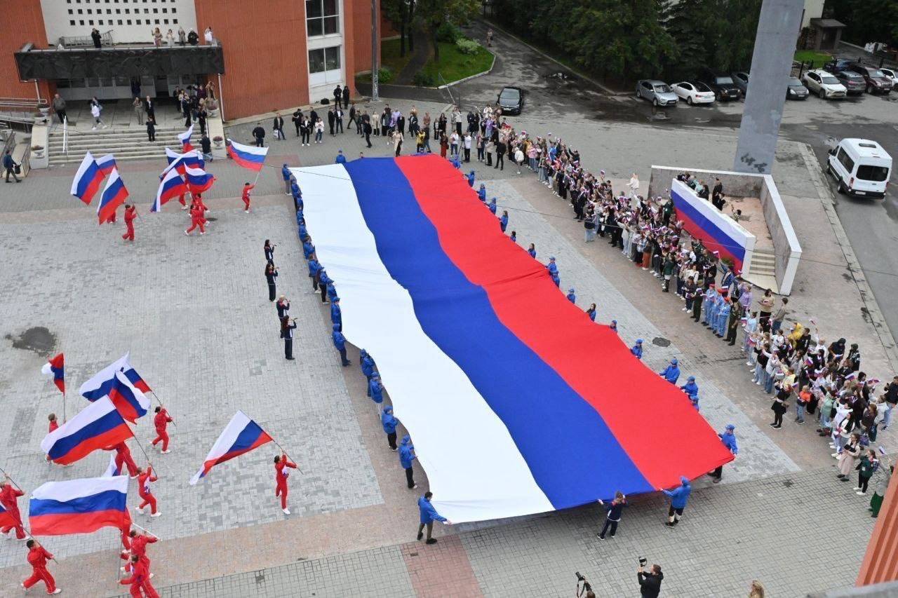 В России отмечают День Государственного флага