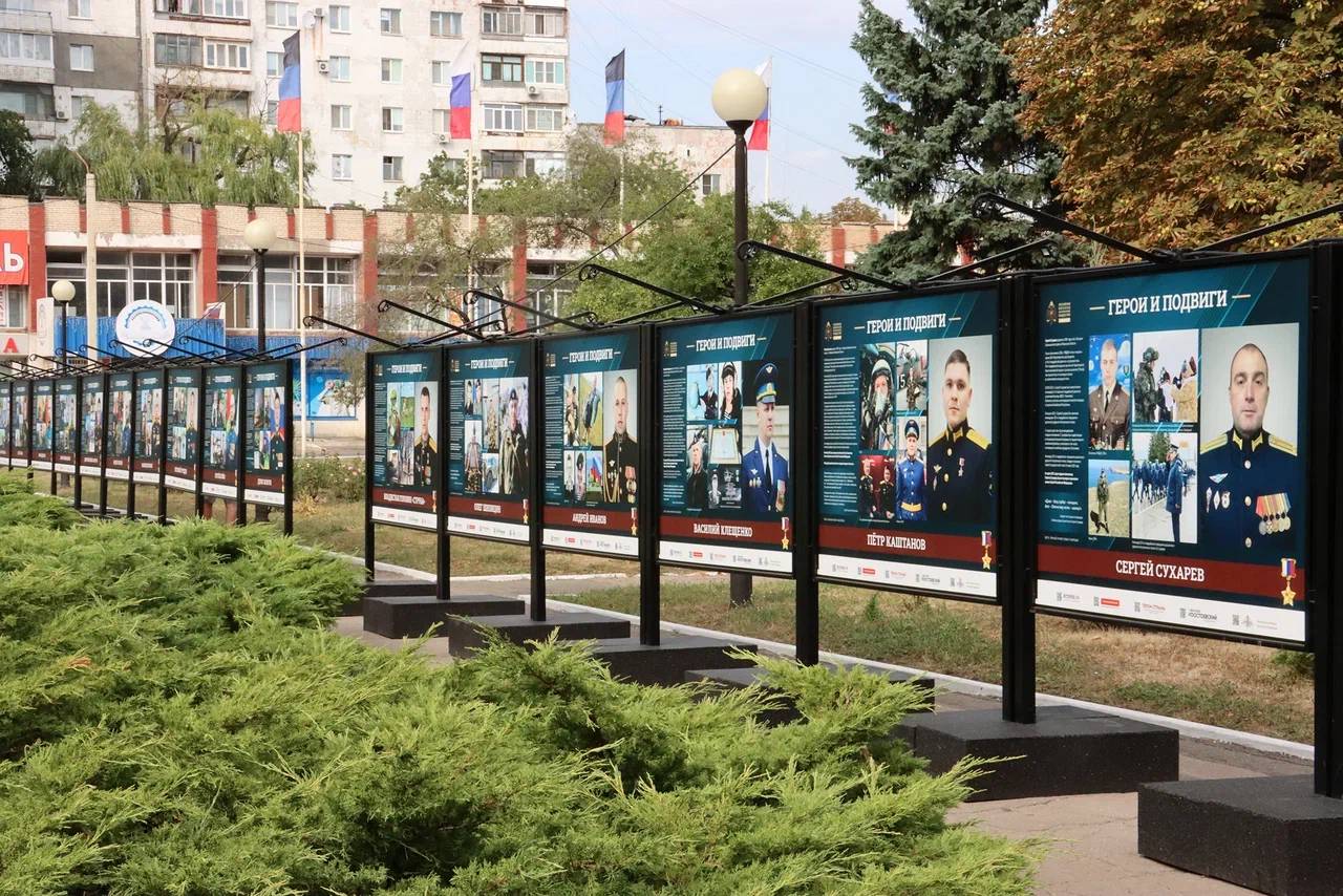 Фотовыставка «Герои и подвиги» открыта в Донецке