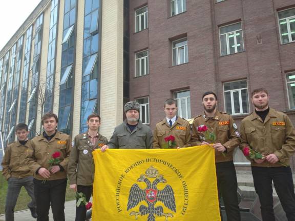 Церемония возложения цветов, посвященная Дню защитника Отечества.