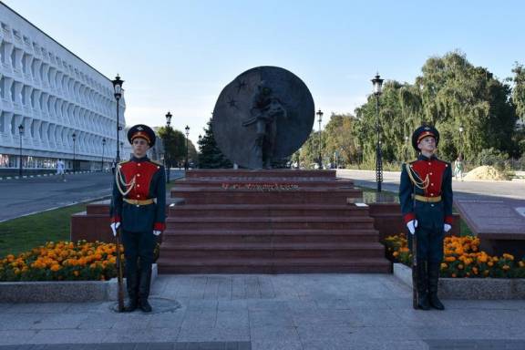 В День солидарности в борьбе с терроризмом актив РО РВИО принял участие в церемонии возложения цветов к памятнику Героя РФ, подполковника Дмитрия Разумовского.