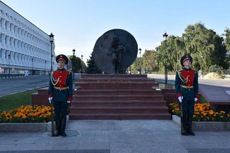 В День солидарности в борьбе с терроризмом актив РО РВИО принял участие в церемонии возложения цветов к памятнику Героя РФ, подполковника Дмитрия Разумовского.