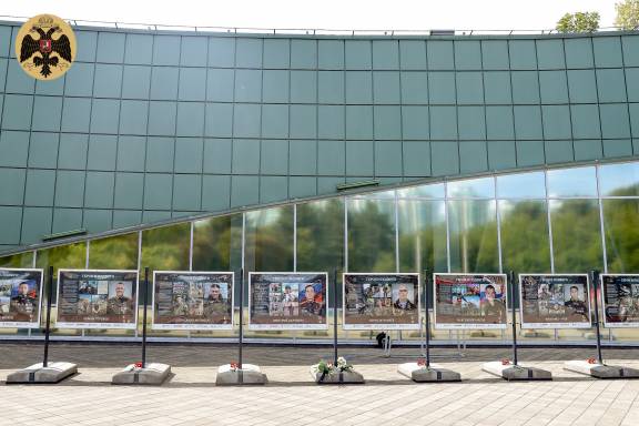 В Краснодаре открылась выставка "Герои и подвиги"