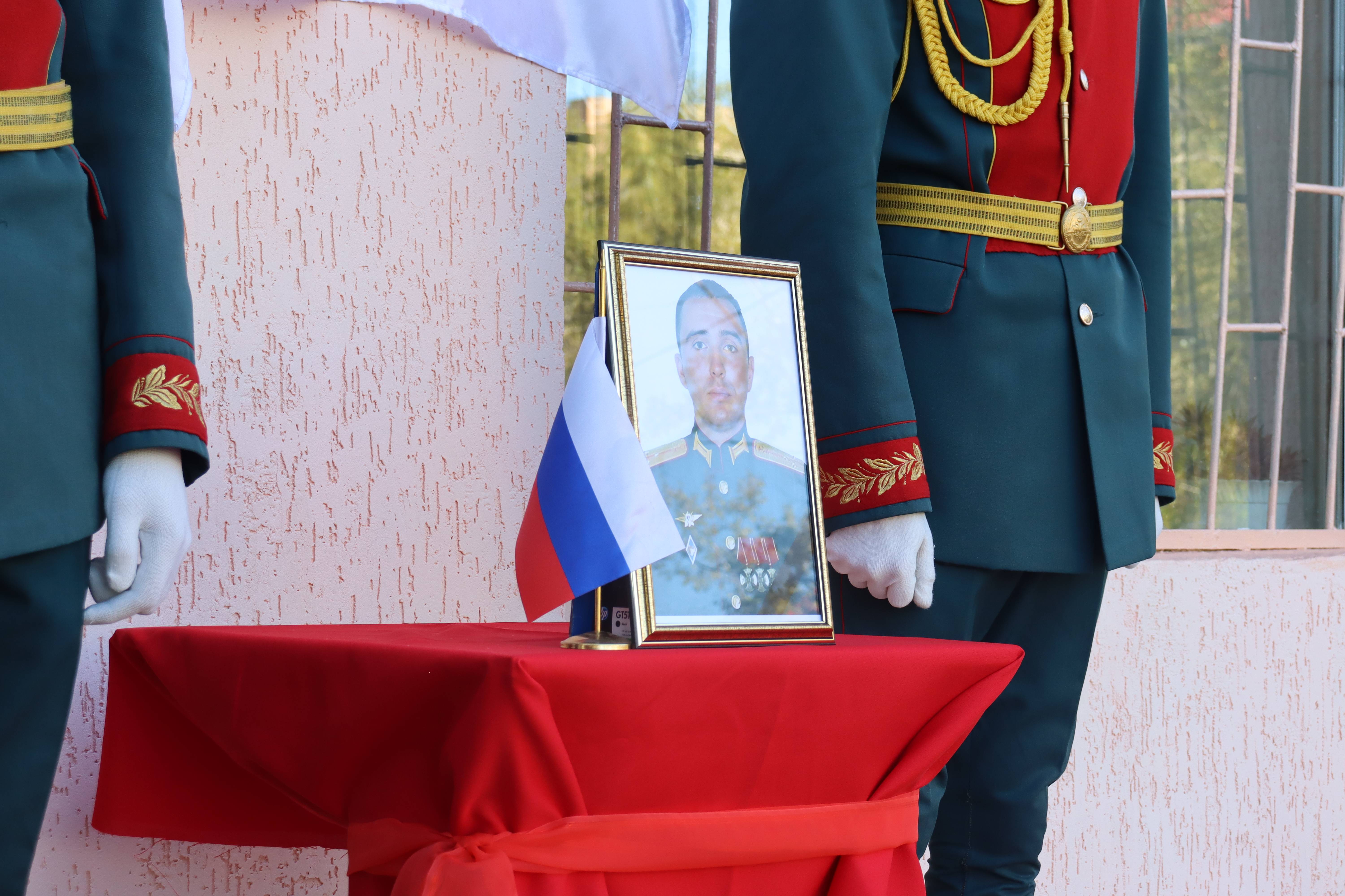 В ЧИТЕ СОСТОЯЛОСЬ ОТКРЫТИЕ МЕМОРИАЛЬНОЙ ДОСКИ ГЕРОЮ РОССИИ ЕВГЕНИЮ ГРУЗДЕВУ И ПАМЯТНОГО ЗНАКА ГЕРОЮ РОССИИ ВЛАДИМИРУ САЙБЕЛЮ